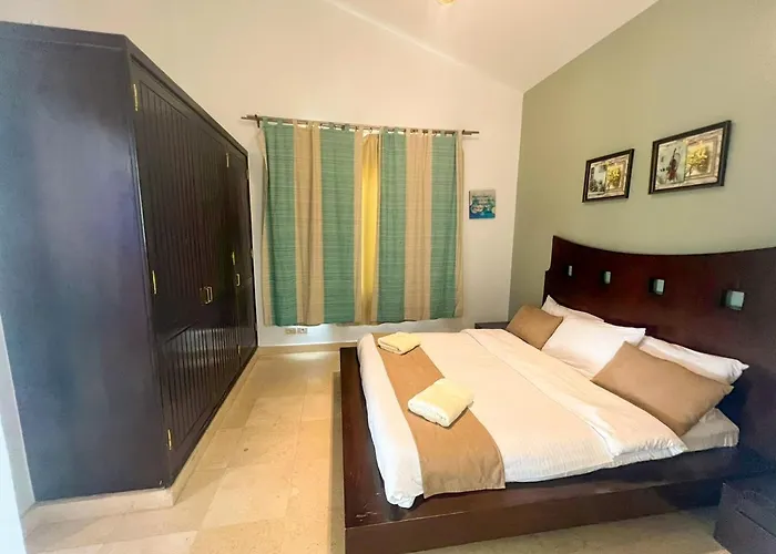 Luxury 4 Bedroom With A Heated Pool فيلة
