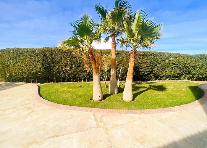 Luxury 4 Bedroom With A Heated Pool فيلة