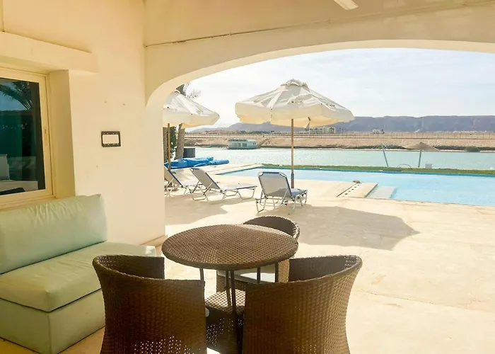 فيلة Luxury 4 Bedroom With A Heated Pool