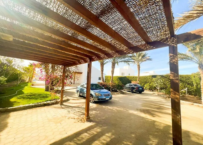 Luxury 4 Bedroom With A Heated Pool