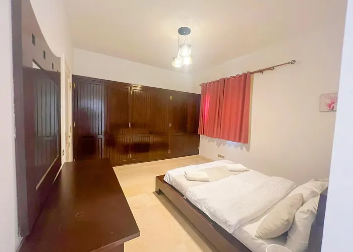 Luxury 4 Bedroom With A Heated Pool فيلة *