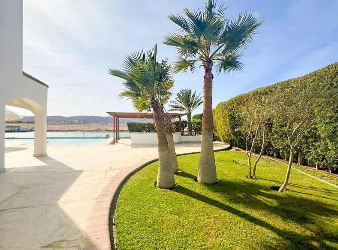 فيلة Luxury 4 Bedroom With A Heated Pool