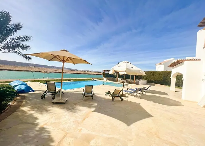 فيلة Luxury 4 Bedroom With A Heated Pool الغردقة