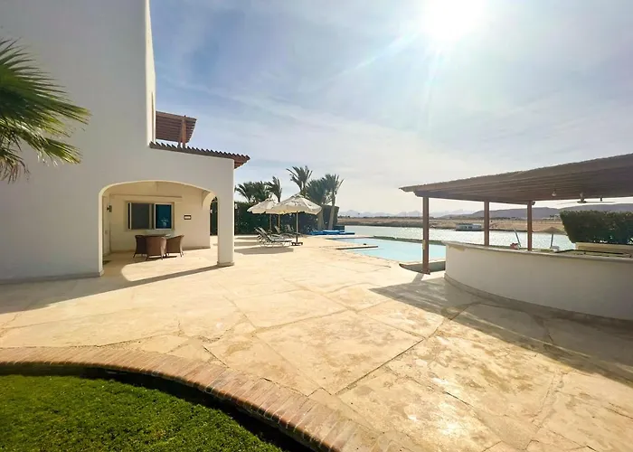 فيلة Luxury 4 Bedroom With A Heated Pool الغردقة