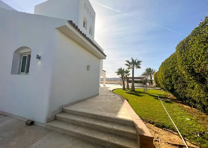 Luxury 4 Bedroom With A Heated Pool الغردقة
