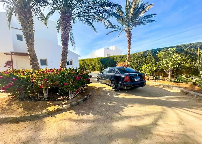 Luxury 4 Bedroom With A Heated Pool