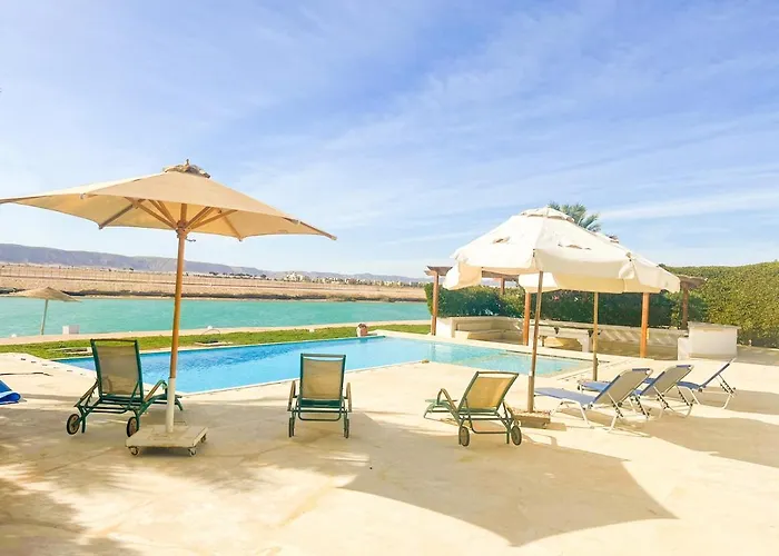 فيلة Luxury 4 Bedroom With A Heated Pool