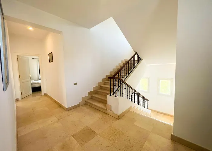 Luxury 4 Bedroom With A Heated Pool فيلة *