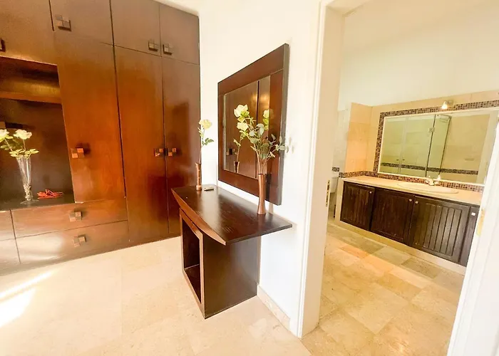 فيلة Luxury 4 Bedroom With A Heated Pool