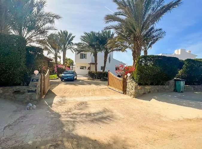 Luxury 4 Bedroom With A Heated Pool فيلة *