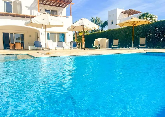 Luxury 4 Bedroom With A Heated Pool فيلة