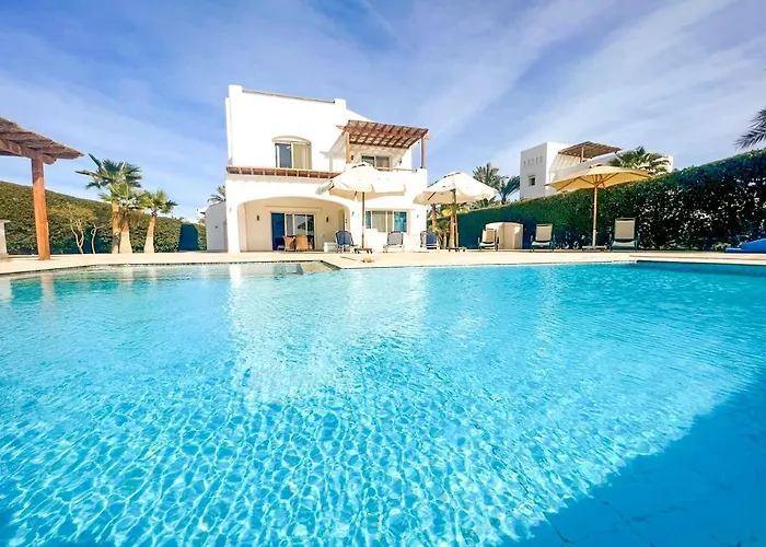 Luxury 4 Bedroom With A Heated Pool * الغردقة