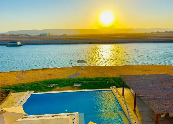 Luxury 4 Bedroom With A Heated Pool