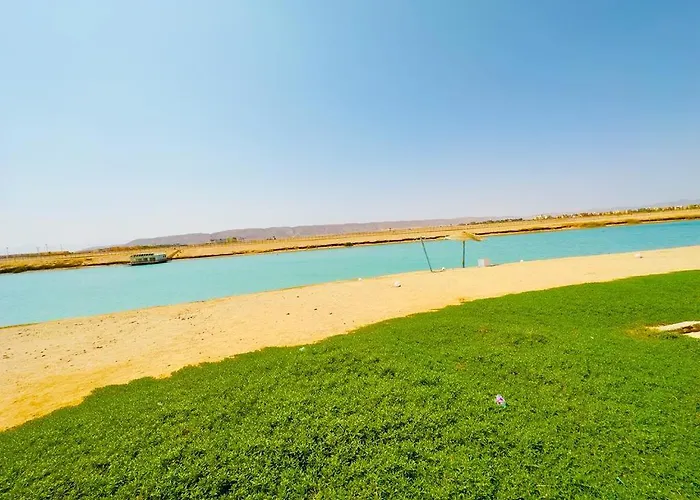 Luxury 4 Bedroom With A Heated Pool فيلة