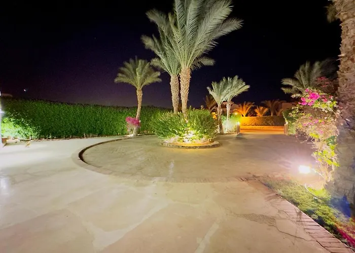 Luxury 4 Bedroom With A Heated Pool