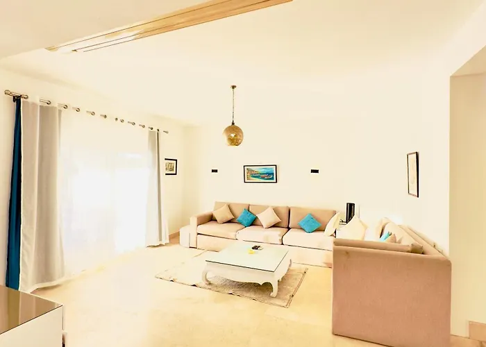 Luxury 4 Bedroom With A Heated Pool *